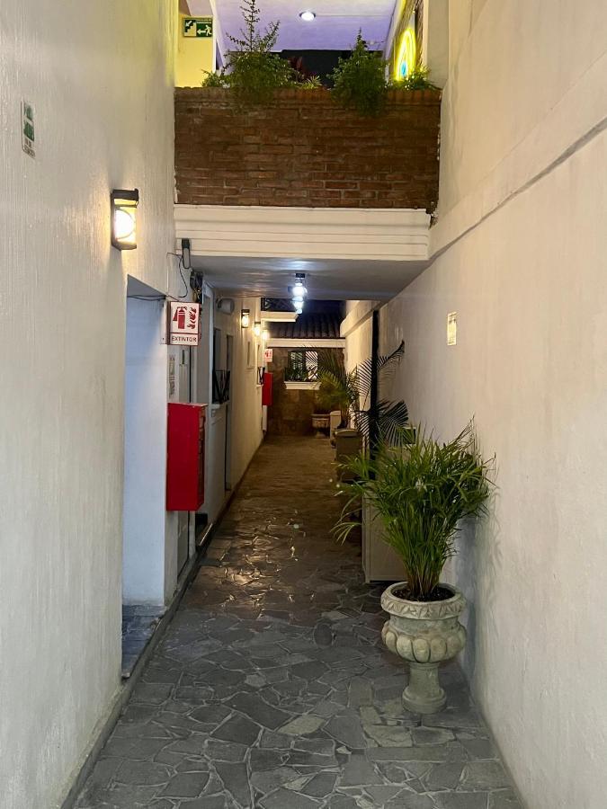 Hotel Don Bosco Zapopan Bagian luar foto